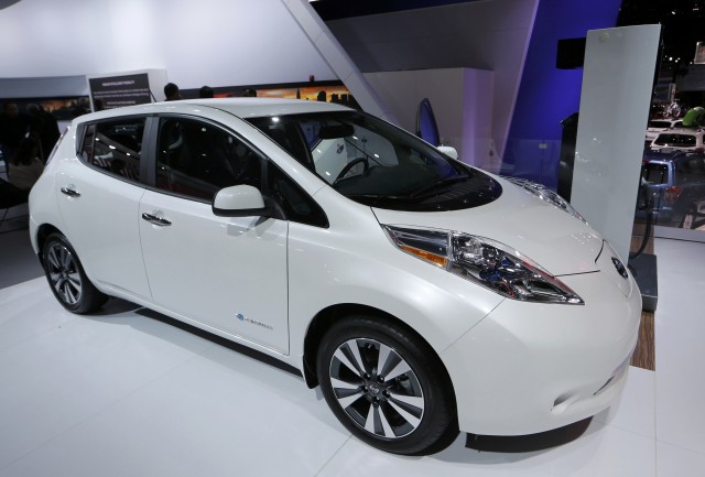 Un Nissan Leaf eléctrico  es exhibido en el Salón Internacional del Automóvil en Detroit. Reuters