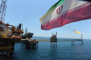 Petróleo cae tras aplicación sanciones de EEUU contra Irán