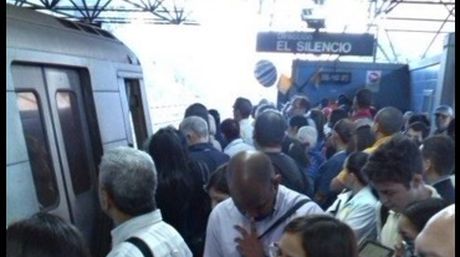 Reportan retraso en Línea 2 del Metro de Caracas