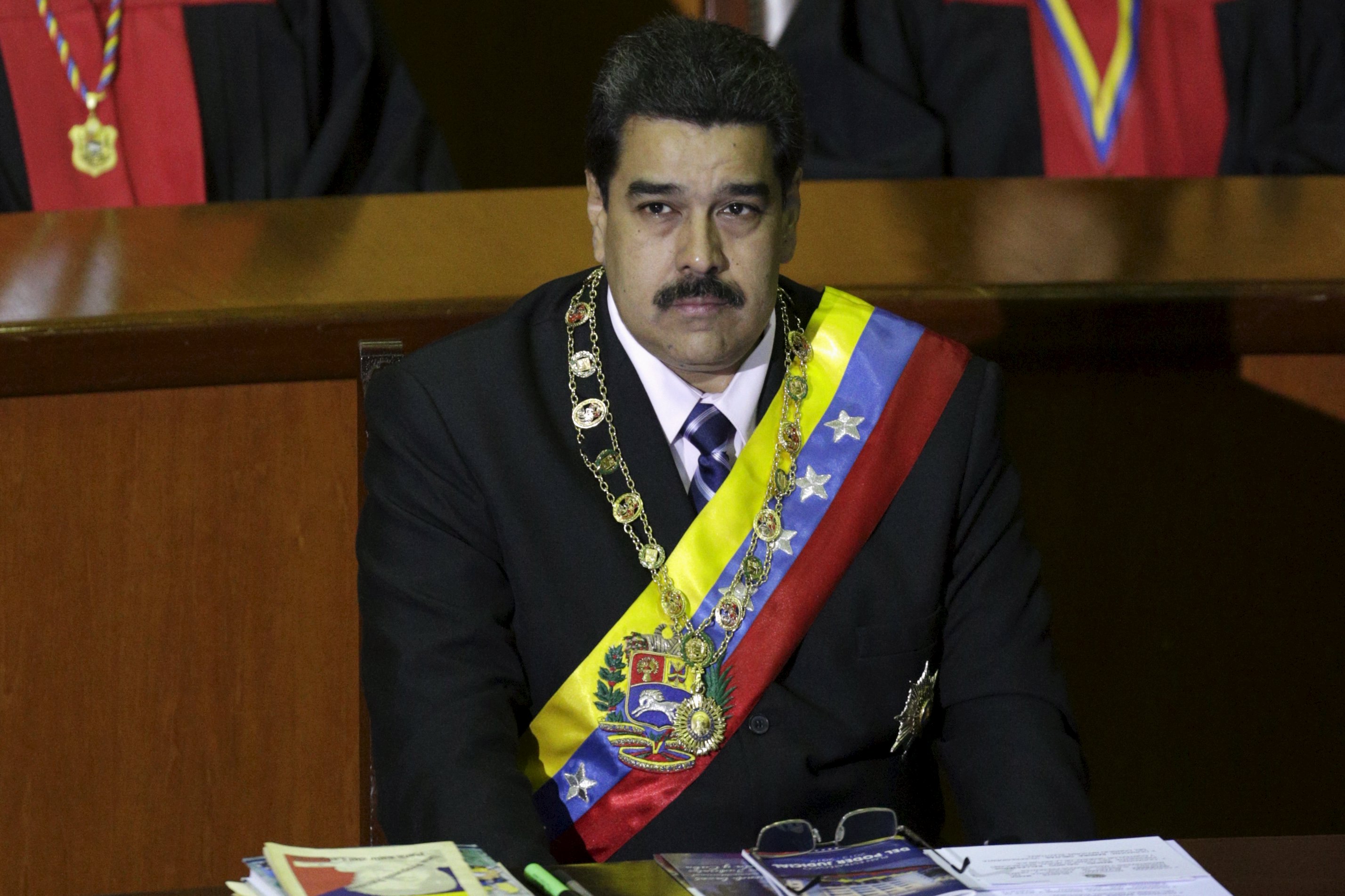 ¿Qué escondía la mirada de Maduro durante el acto en el TSJ? (FOTOS+ENCUESTA)