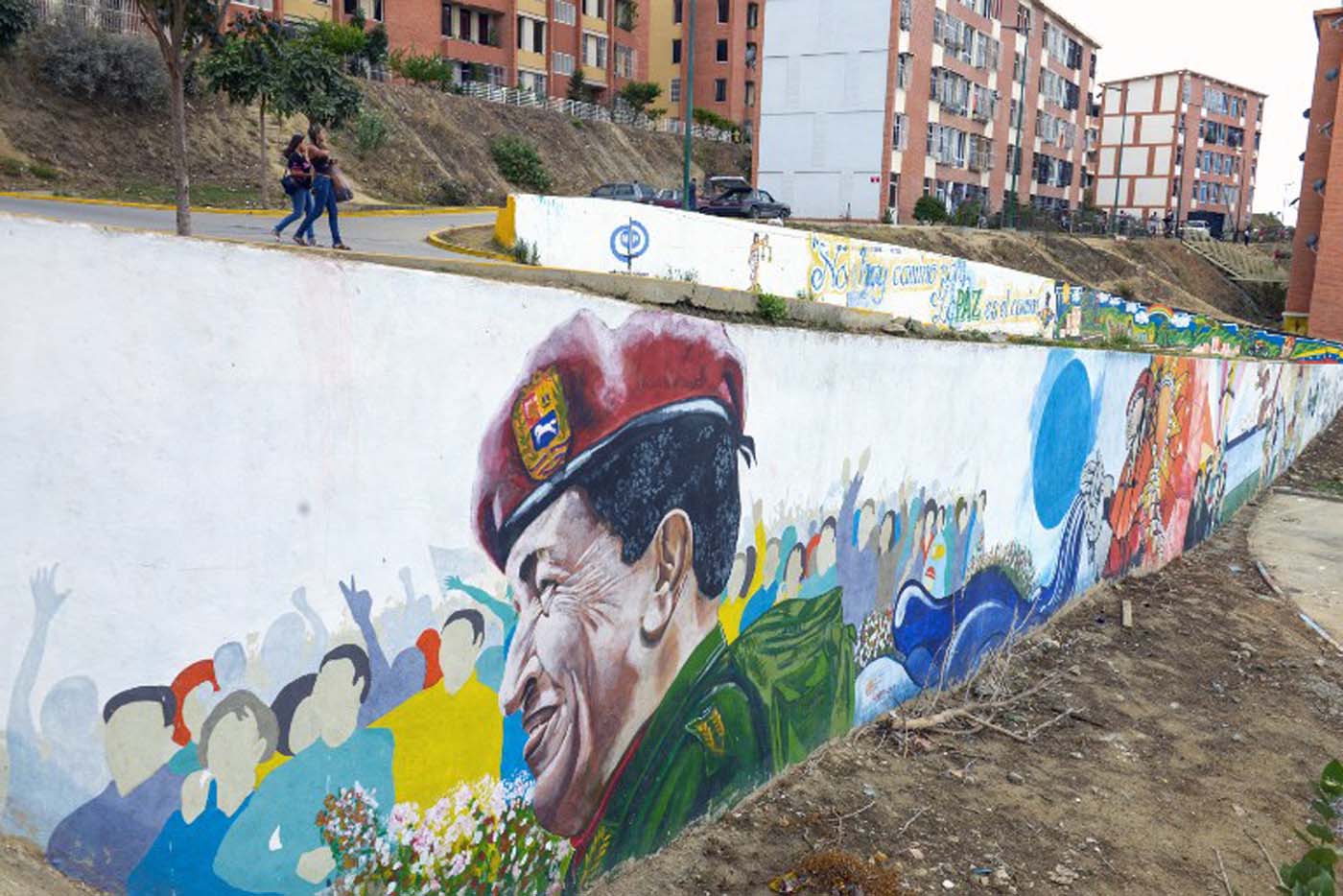 El duelo político por las viviendas subsidiadas de Chávez
