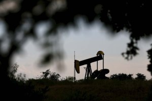 La Agencia Internacional de Energía cree que el petróleo ha tocado fondo