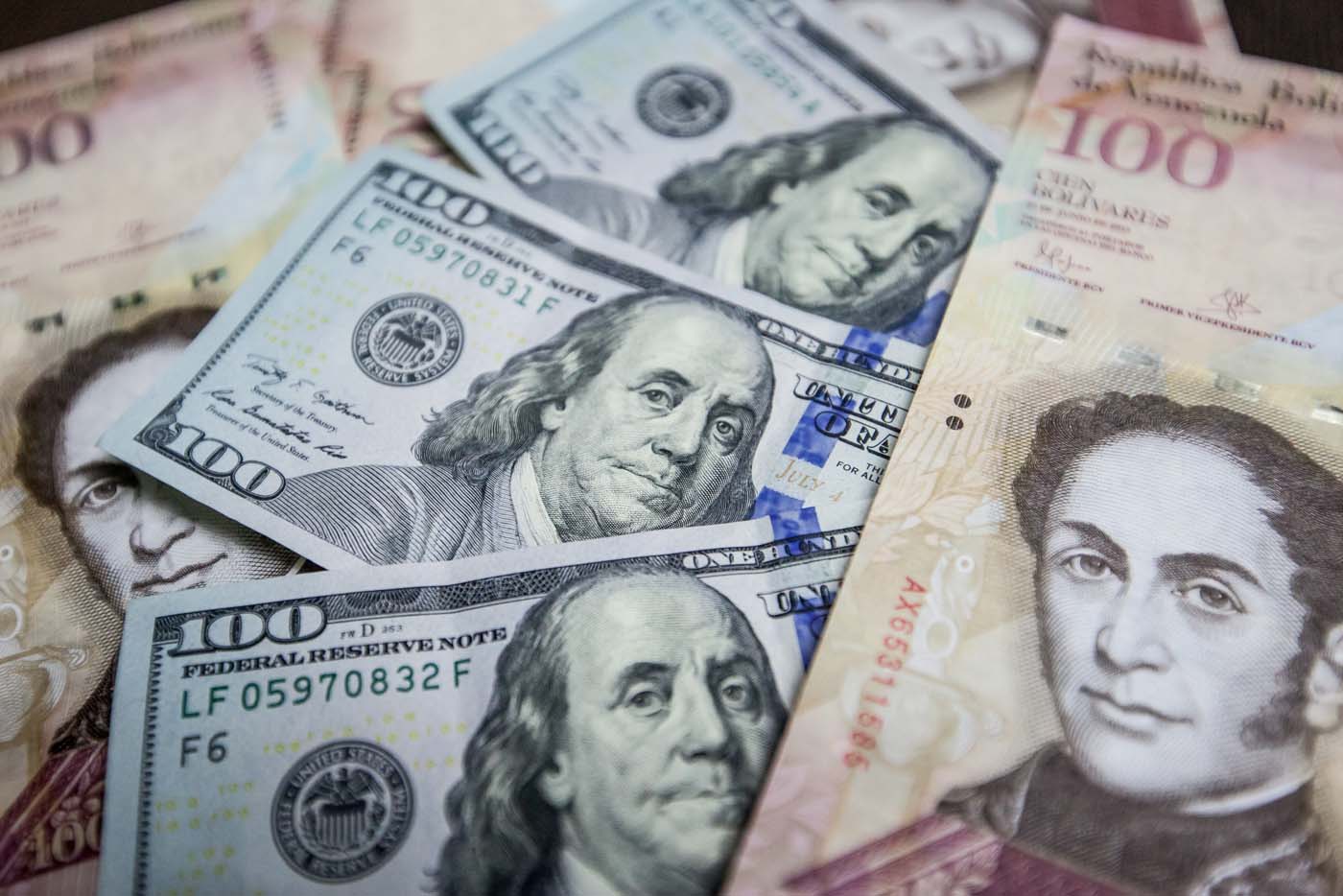 Dólar Simadi en ascenso imparable: Moneda pierde Bs. 12,28 al inicio de junio