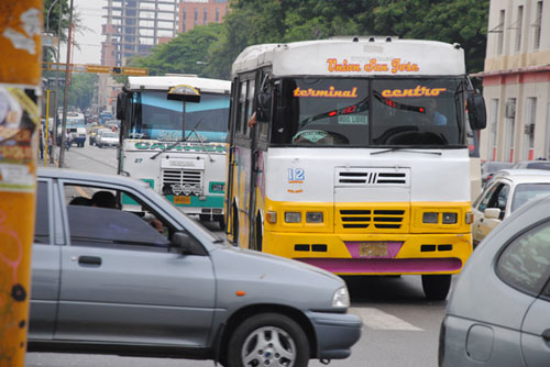 Usuarios reportaron pocas unidades de transporte en Baruta