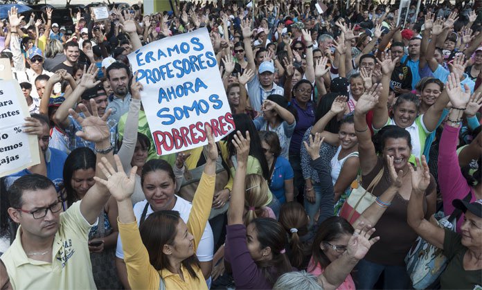 Docentes proponen huelga nacional