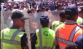 No es una protesta reprimida por antimotines… es la Feria del Pescado en Plaza Caracas (Fotos)