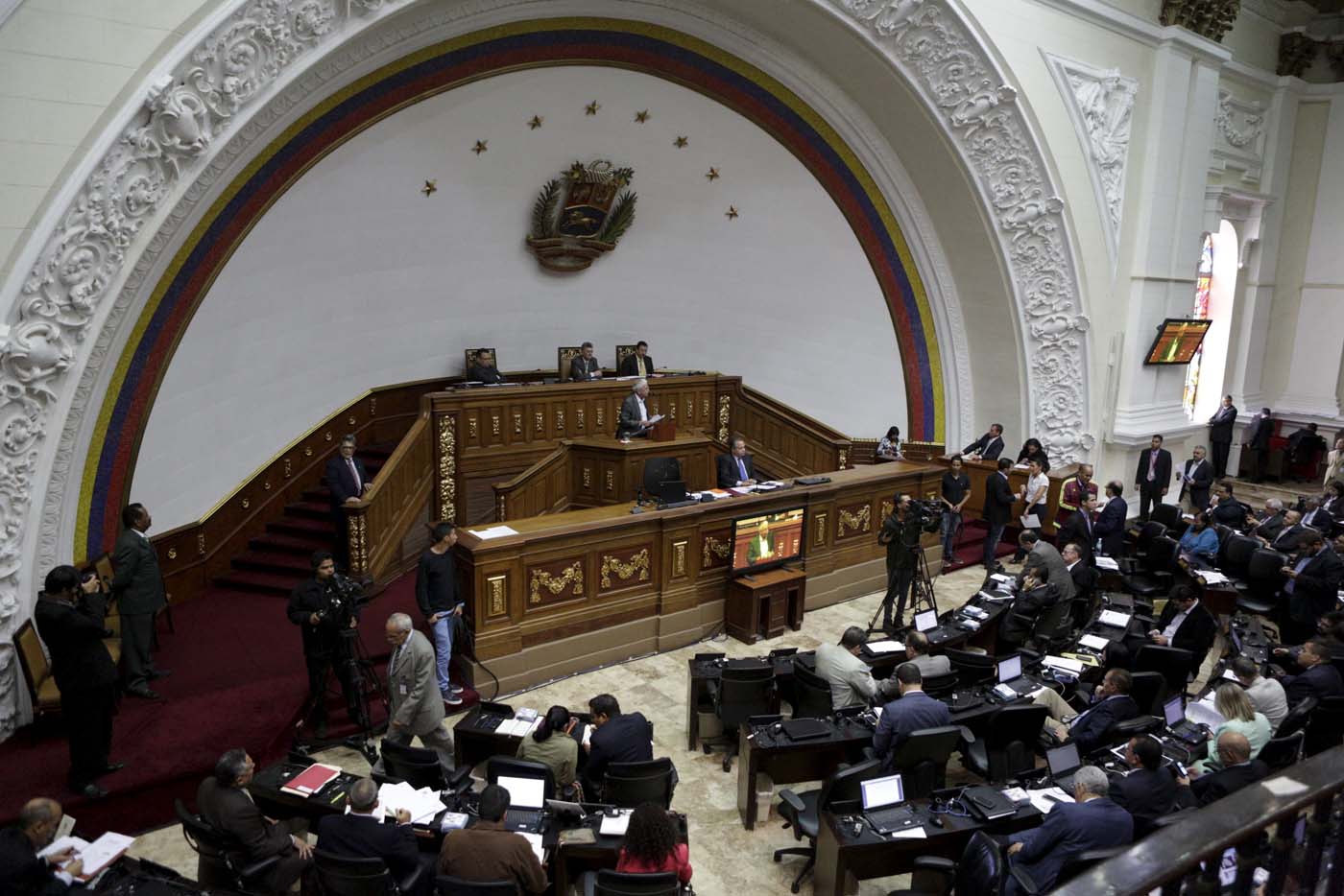 Oposición propone trabajar en una constituyente para salida de Maduro