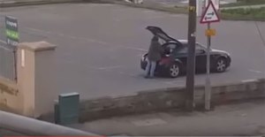 Video: Este mendigo es amenazado de muerte tras ser visto en un Audi