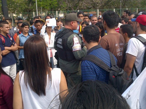 Estudiantes de la LUZ protestaron por cierre técnico de la facultad de Farmacia