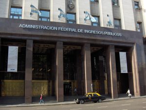 Fisco argentino denuncia por fraude a empresarios afines al kirchnerismo
