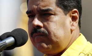 Análisis: Maduro intenta reflotar economía con medidas que generan escepticismo