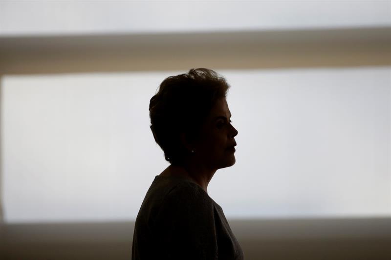 Juristas brasileños califican de ilegal un posible juicio a Rousseff