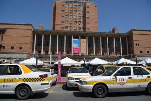 Realizan nuevo paro de taxis en Uruguay por muerte de conductor