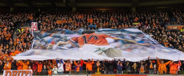 Francia venció a Holanda en un partido emotivo con el recuerdo de Cruyff