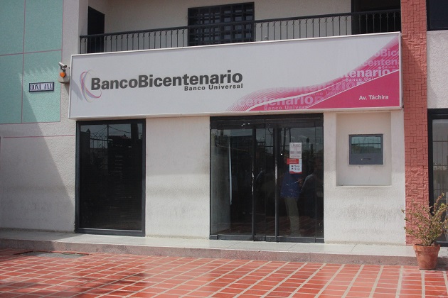 Despidieron a 126 trabajadores del Banco Bicentenario por firmar a favor del revocatorio