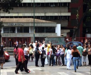 Trabajadores de la Maternidad protestan en avenida San Martín
