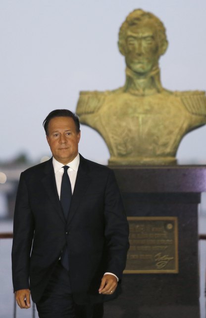 El presidente panameño, Juan Carlos Varela, en una reunión en la cancillería en Ciudad de Panamá, abr 6, 2016. Varela dijo el lunes que su país planea adoptar nuevos estándares internacionales sobre intercambio automático de información impositiva al 2018, de acuerdo a información difundida por la japonesa Nikkei, tras la polémica filtración de documentos de sociedades "offshore". REUTERS/Carlos Jasso