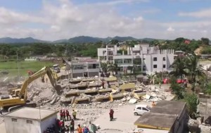 Impresionantes imágenes de las labores de rescate en Ecuador vistas desde un dron
