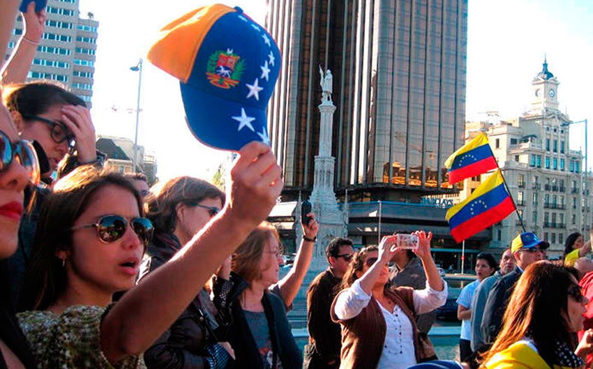 Estudiantes venezolanos en el exterior piden a la AN declarar su situación como crisis migratoria
