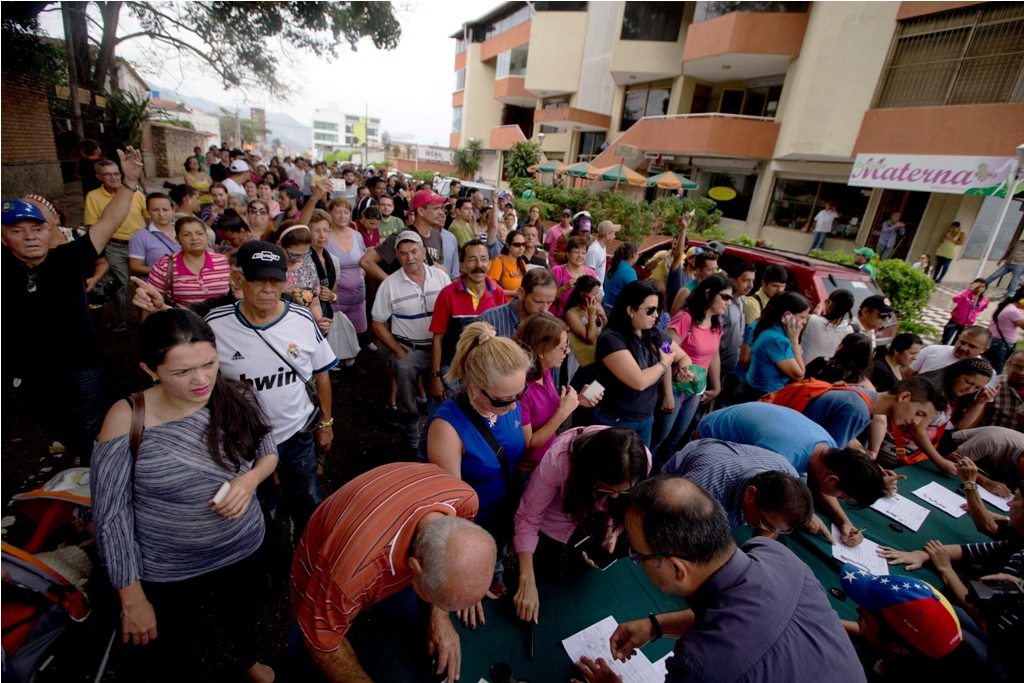 Enrique Márquez: Recogimos más del triple de las firmas que necesitamos