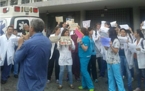 Protestan en el Hospital Universitario por falta de insumos