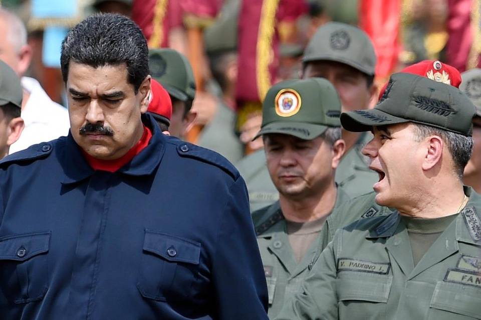 Maduro se aferra a los militares en medio de caos económico (+Infografía)