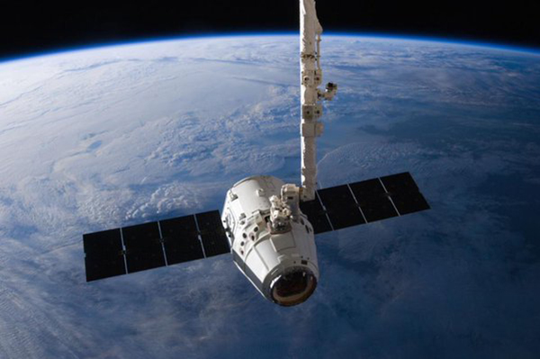 SpaceX logra el aterrizaje del primer piso de un cohete en una plataforma marítima