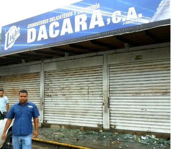 Saquearon licorería en San Félix