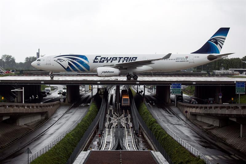 Había humo en el avión de EgyptAir antes del siniestro