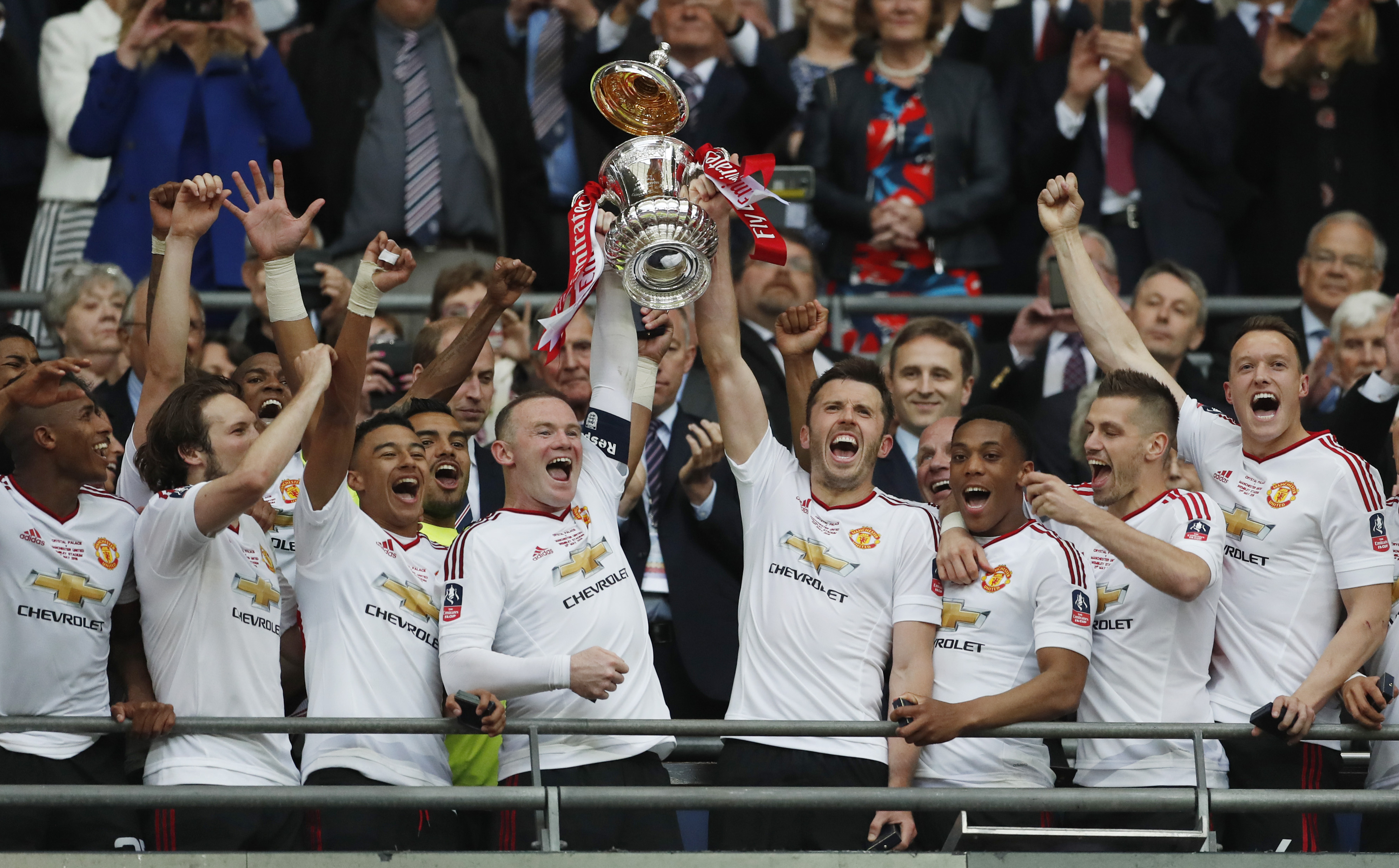 Manchester United gana FA Cup con triunfo sobre el Crystal Palace en la prórroga