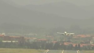 VIDEO: Tres drones se cruzan con un Airbus en pleno aterrizaje