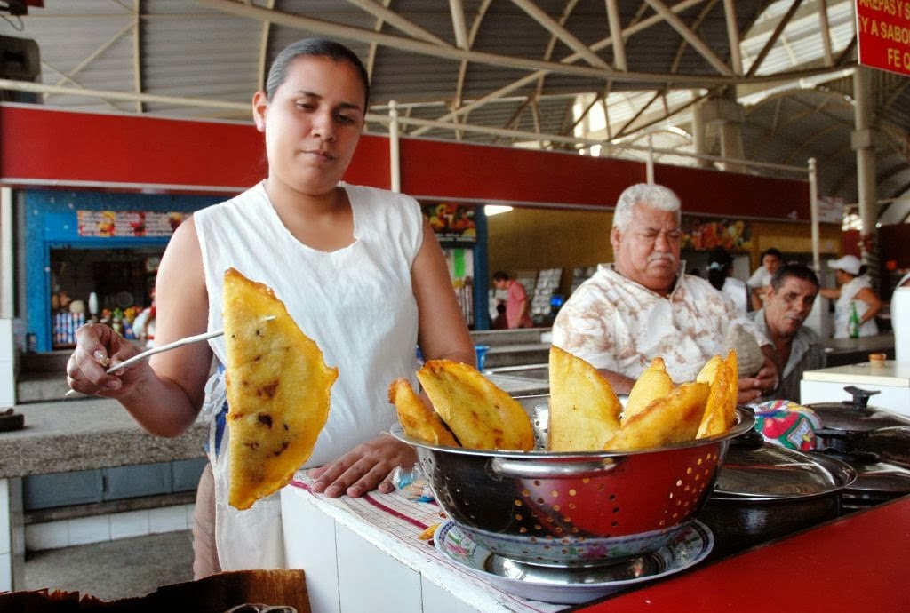 Aumento salarial diario no alcanza ni para una empanada, según economistas