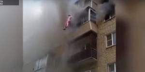 Familia saltó de un quinto piso para no morir quemados (VIDEO)