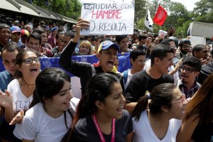 Estudiantes universitarios protestaron por la crisis en la Educación Superior