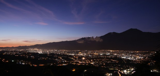 Las impresionantes fotos nocturnas de Caracas, “La ciudad que duerme temprano”