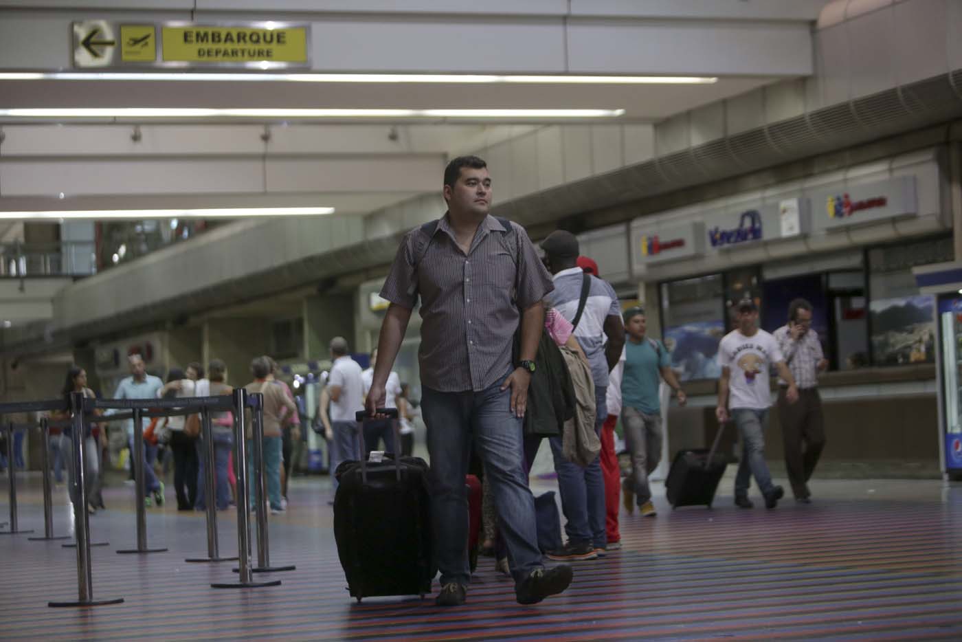 Noventa pasajeros de Argentina están varados en Maiquetía por permisos del INAC