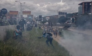 Venezuela se sume en protestas por la validación de las firmas para el revocatorio