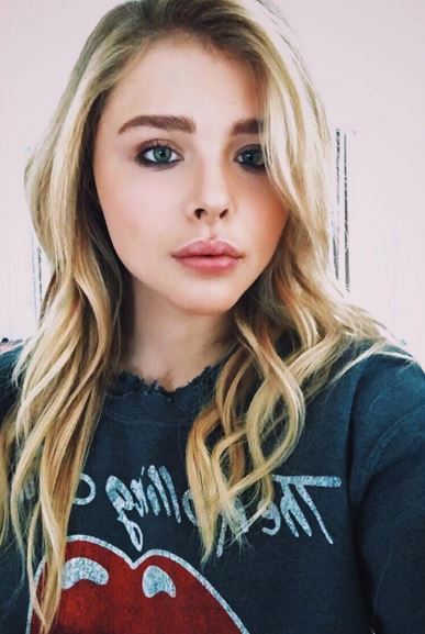 ¿Decepcionante? Revelan primera foto de Chloë Grace Moretz como “La Sirenita” y a muchos ¡no les gustó!