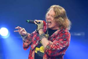 Axl Rose tuvo que suspender un show de Guns N’ Roses por una enfermedad