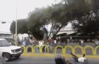 Policía atropelló a joven durante protesta de este martes en Valera (Video)