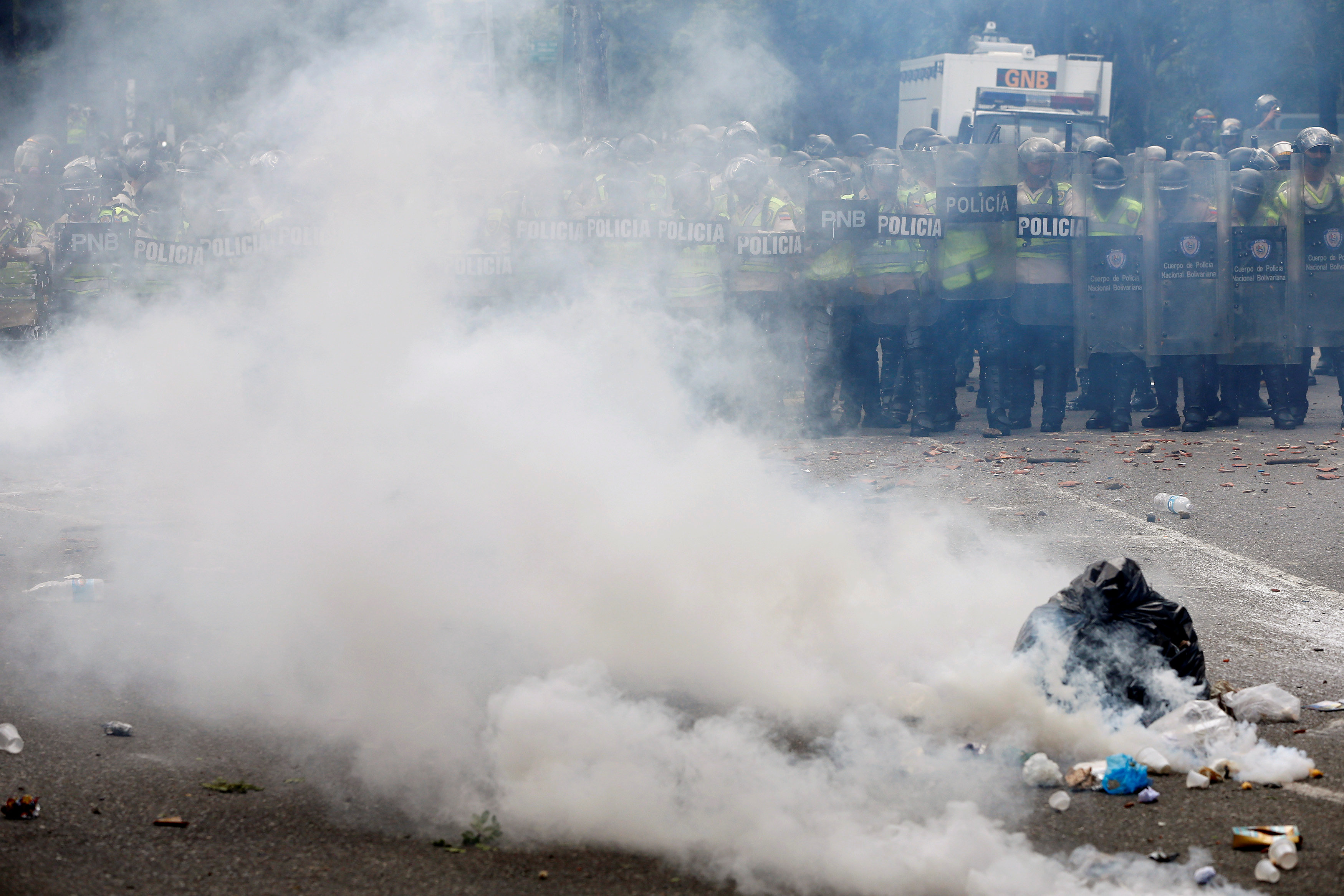 Estudiantes en la UCV son reprimidos por la PNB (Fotos)