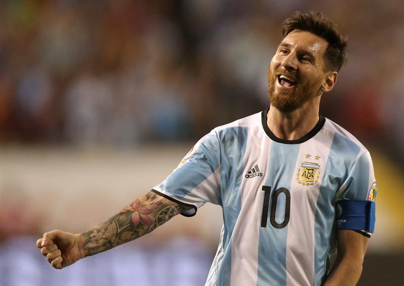 Messi llega a Argentina para preparar partidos ante Uruguay y Venezuela