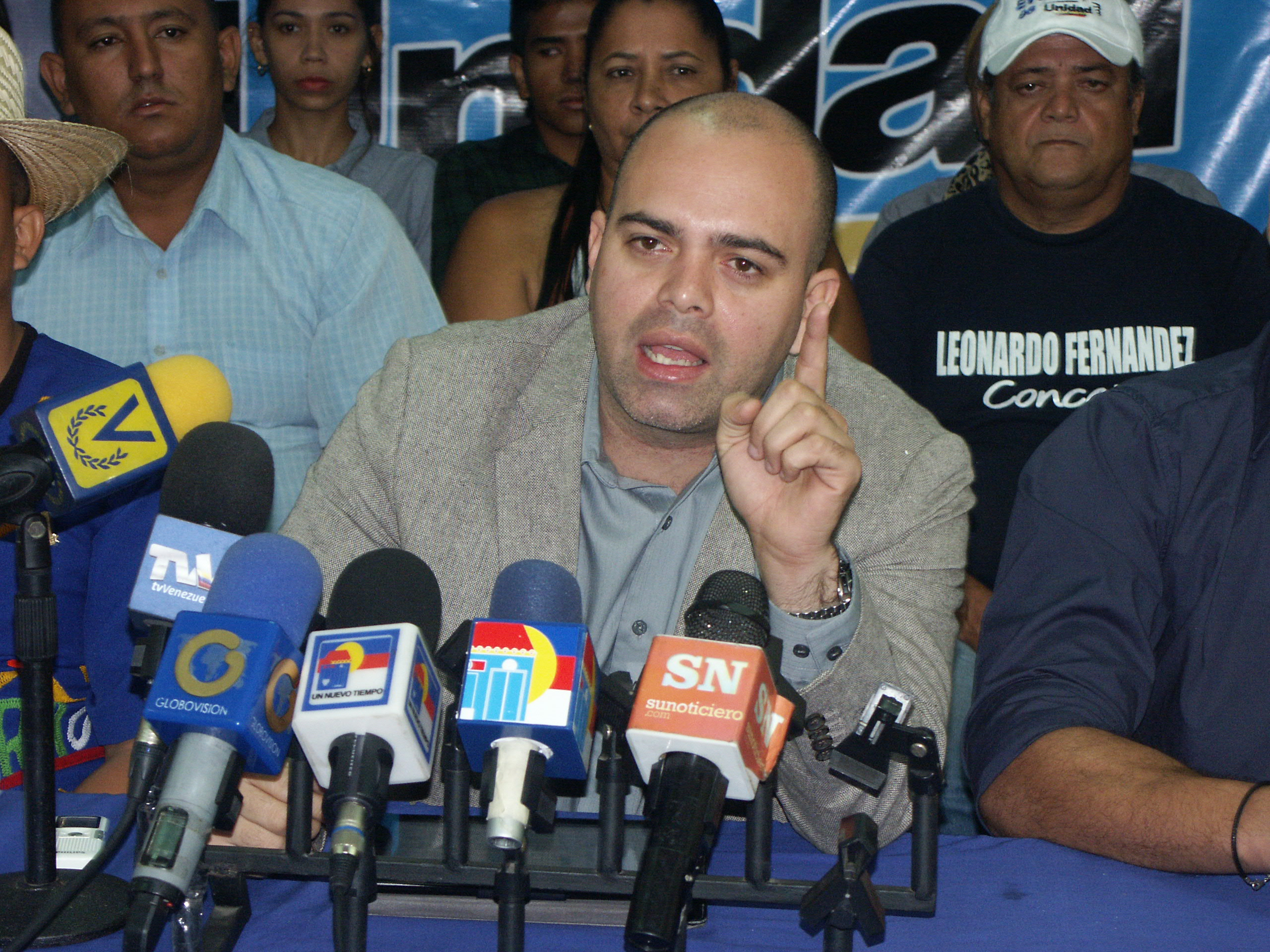 Leonardo Fernández: No se puede responder con represión al hambre del pueblo