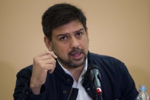Ocariz niega que liberación de presos políticos tenga que ver con un pacto con el Gobierno