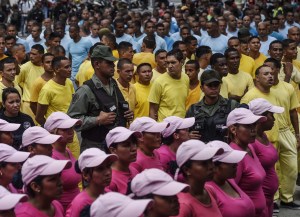 Venezuela, el país donde el gobierno saca a los presos a la calle a protestar contra el Revocatorio (fotos)