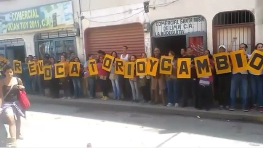 “A validar pa’ revocar a Nicolás”, gritaban firmantes en Guatire (Video + #RevocatorioyCambio)