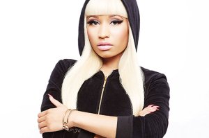 OMG! Nicki Minaj fue pillada en París mostrando una te…
