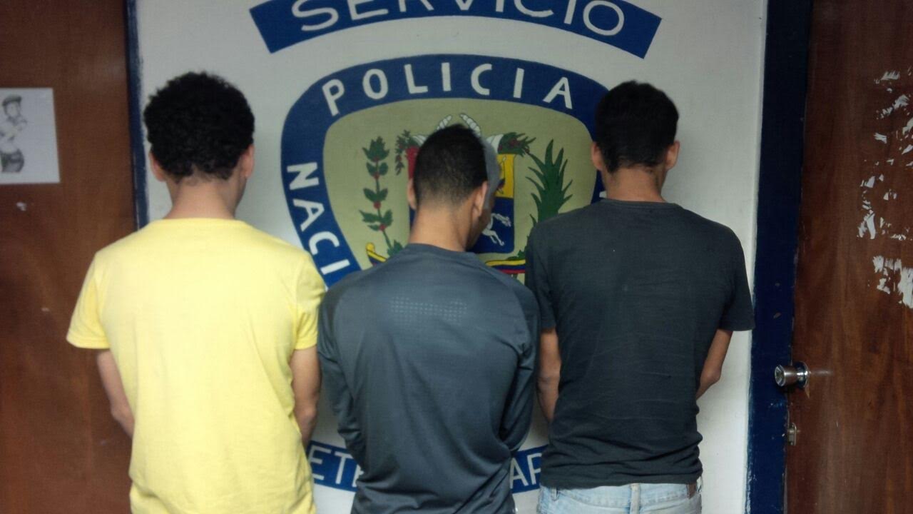 Detenidos tres sujetos por andar robando en el Metro de Caracas