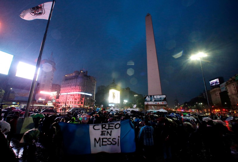 Simpatizantes argentinos se reunieron para que Messi siga en la selección