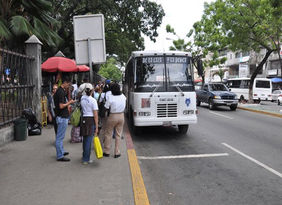 Imvitracv y Polivargas fiscalizan y usuarios siguen pagando desde 500 bolívares para bajar a La Guaira